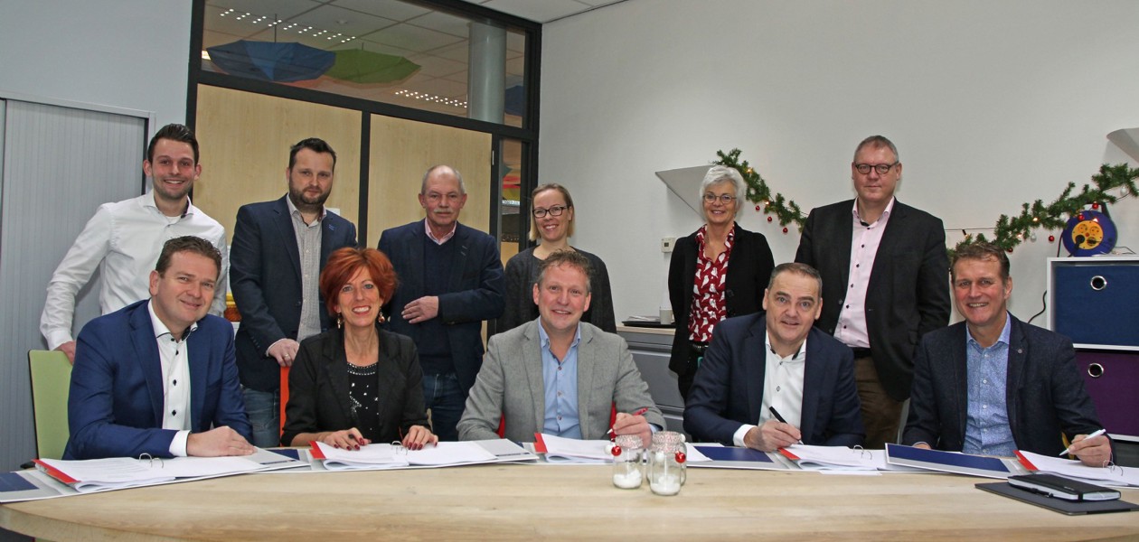 Contracten ondertekend: Bouwgroep Dijkstra Draisma bouwt het nieuwe gasloze Kindcentrum in Kollum
