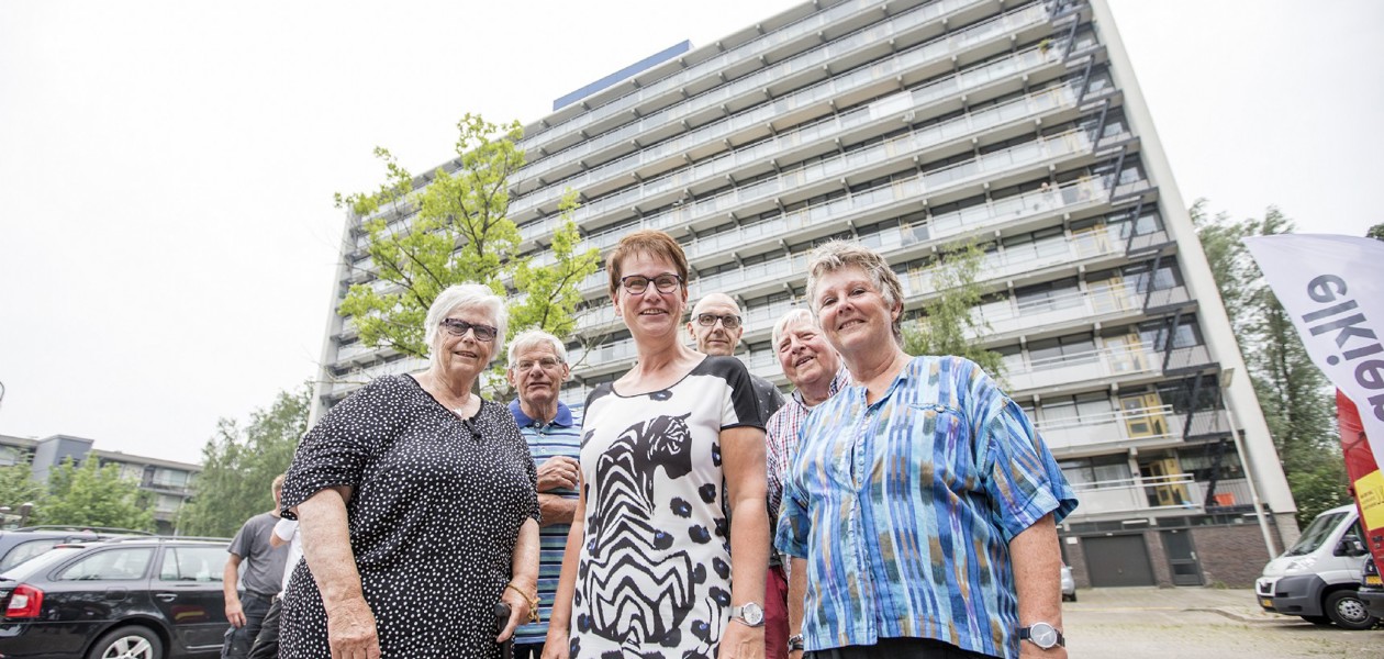 Enthousiaste bewoners bij startbijeenkomst renovatie Jokse 12-hoog in Leeuwarden