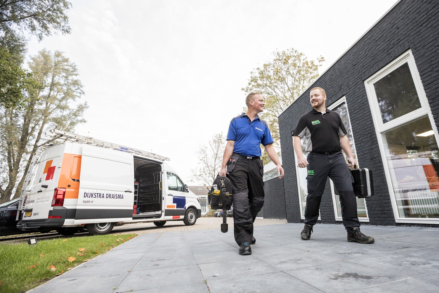 Monteurs van Bouwgroep Dijkstra Draisma en INST werken samen