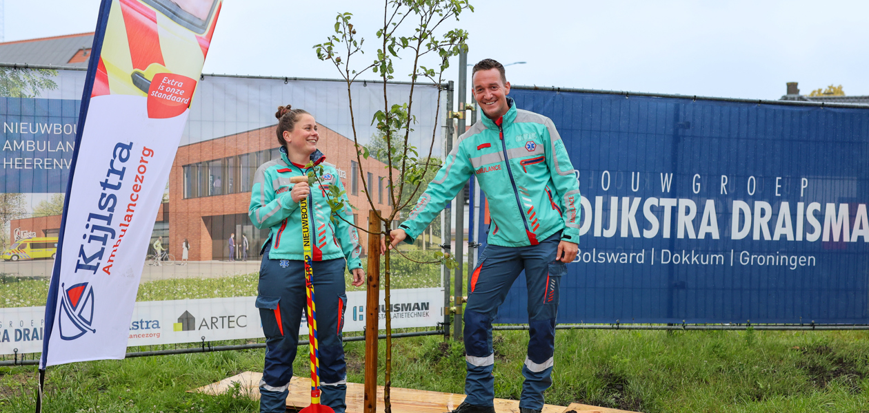 Start bouw nieuwe ambulancepost Heerenveen feestelijk gemarkeerd
