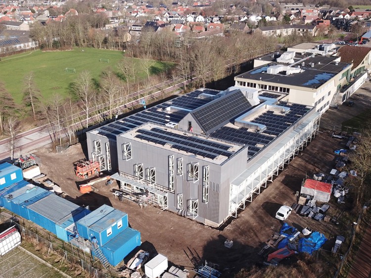 Februari 2022  - 1