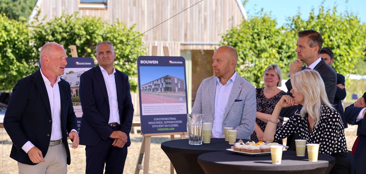 Minister Mona Keijzer brengt bezoek aan Bouwgroep Dijkstra Draisma