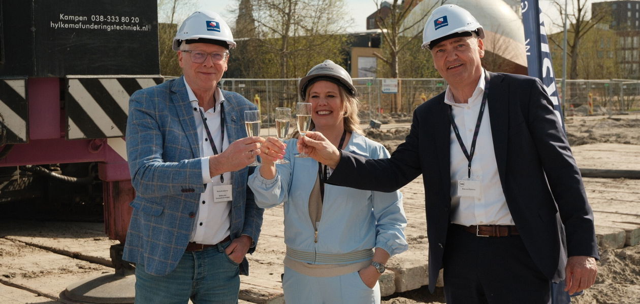 Start bouw 81 woningen aan de Oosterhamrikkade in Groningen