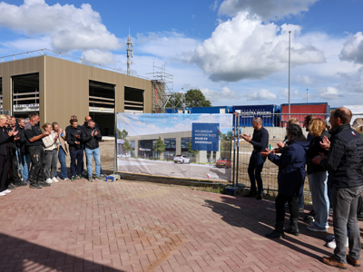 Bouwgroep Dijkstra Draisma viert hoogste punt nieuw kantoor in Dokkum