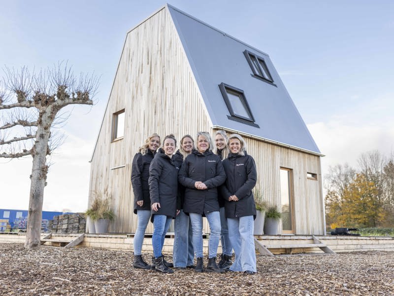 De bewonersconsulentes bij de modelwoning van Bouwgroep Dijkstra Draisma