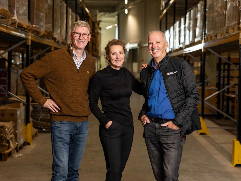 Klaas Visser (senior vastgoedadviseur gemeente Westerkwartier), Antoinette Wolters (directeur Novatec) en Harm Jan de Vries (BGDD)
